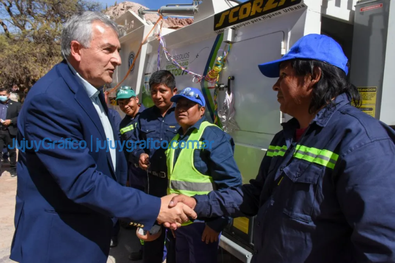 De gira por la Quebrada, Morales también entregó camión de GIRSU en Purmamarca 2 De gira en la Quebrada Morales tambien entrego camion de GIRSU en Purmamarca 1